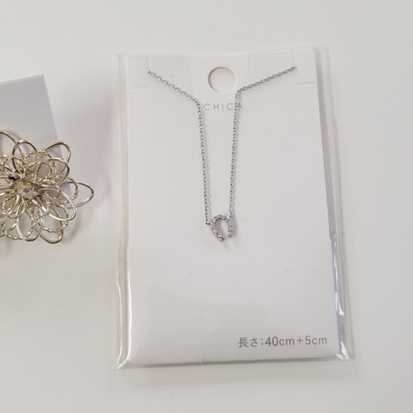 NWT Flower Cutout Earrings Horse Shoe Necklace - Picture 5 of 11